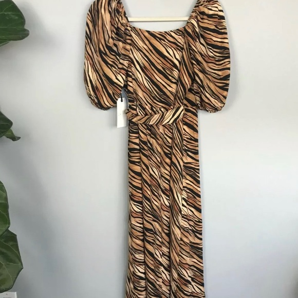 Sexy Spring Tiger Print Wrap Dress - Picture 2 of 5
